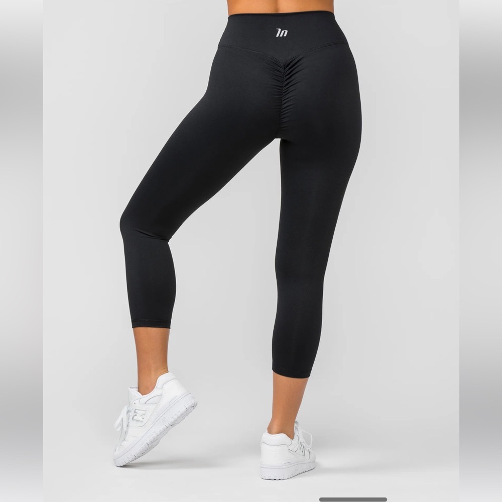 NWT Muscle Nation Signature Scrunch 7/8 Leggings